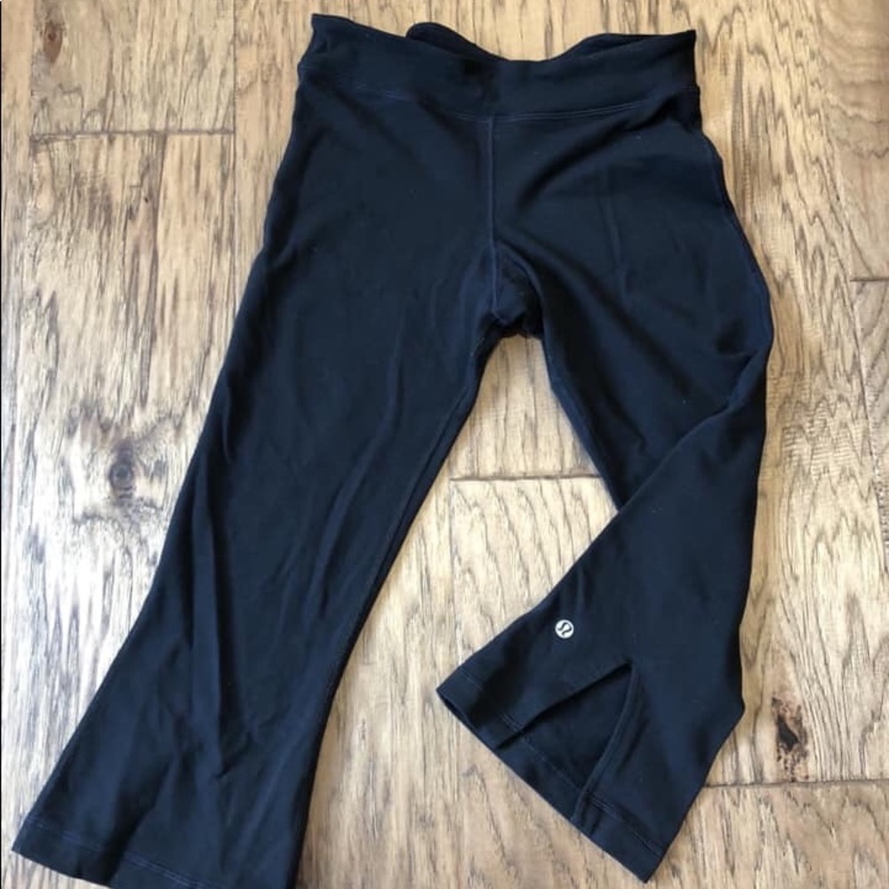 GUC Lululemon Black Capri Size 4